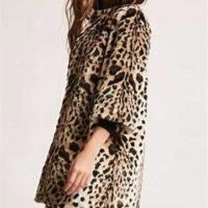 NWOT- FAUX FUR LEOPARD COAT